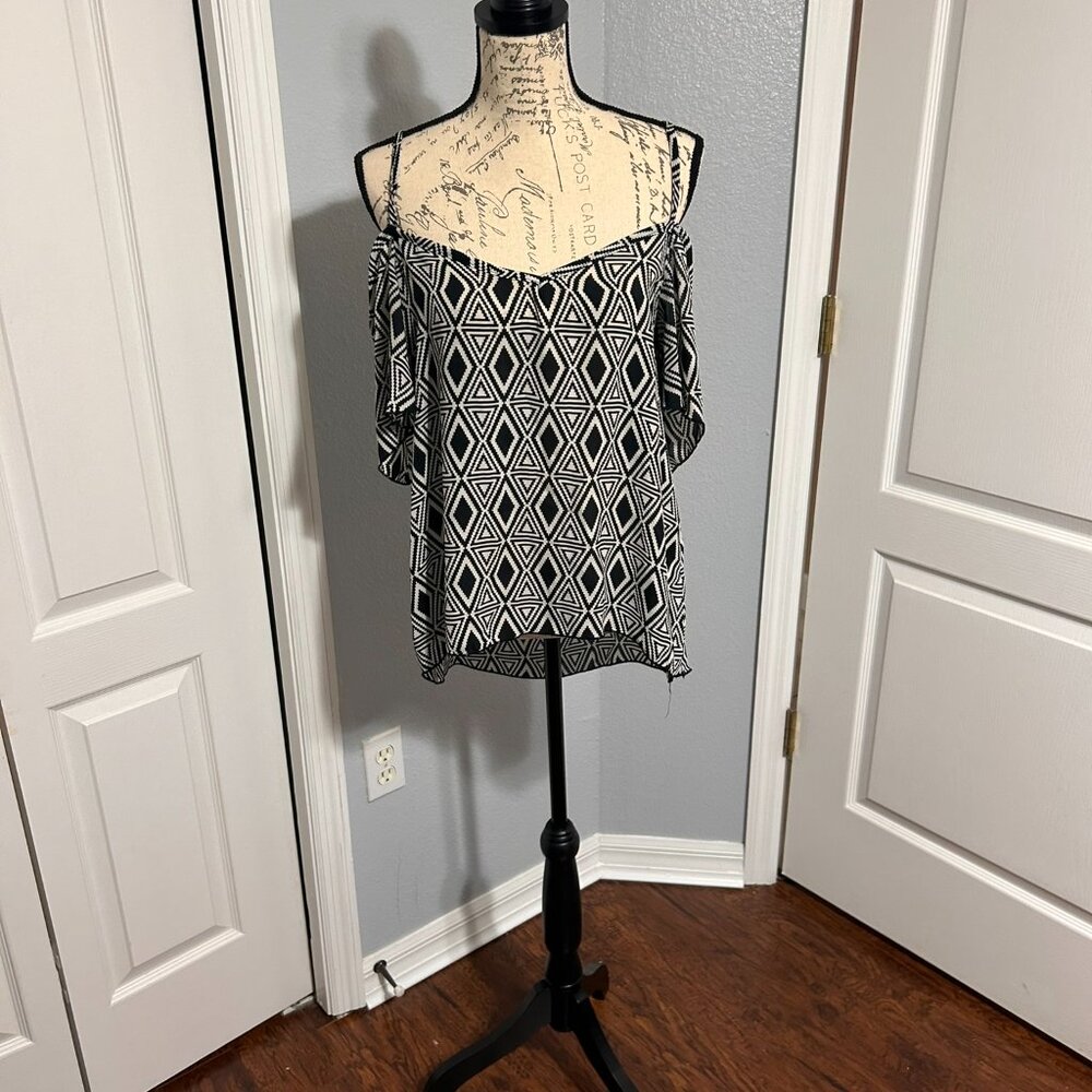 About a Girl Womens Large Geometric Print Cold Shoulder Blouse Top